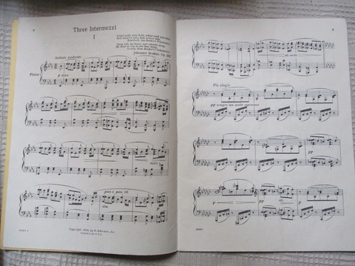 Imagen 2 de 4 de Partitura Brahms - Three Intermezzi. Schirmer's Library