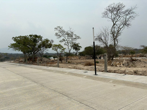 Lote Residencial En Fracc. Oasis Frente A Casa Club