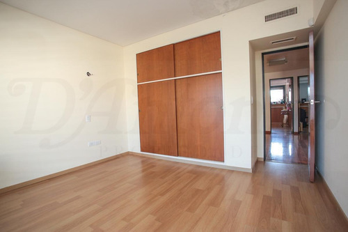 Imagen 24 de 30 de Casa En 3 Niveles De 4 Dormitorios, Jardín, Patio, Pileta, Quincho Y Parrilla - Caballito