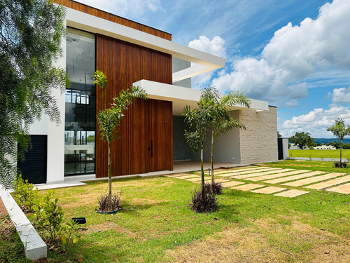 Casa Linda Com Ótimo Acabamento, C/ Piscina E 4 Suítes Recém Finalizada