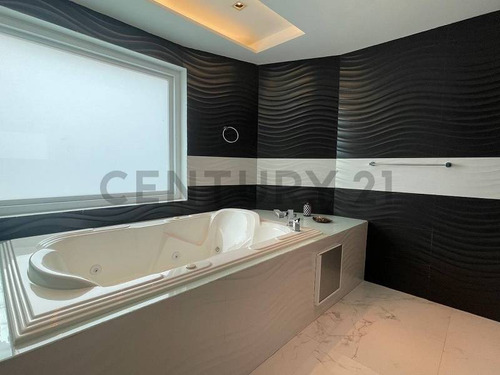 Casa En Venta En Lechería Cr Las Villas