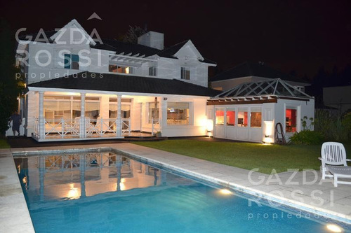 Imagen 10 de 18 de Impecable Propiedad De Amplios Ambientes A La Venta En Club De Campo El Lauquen!