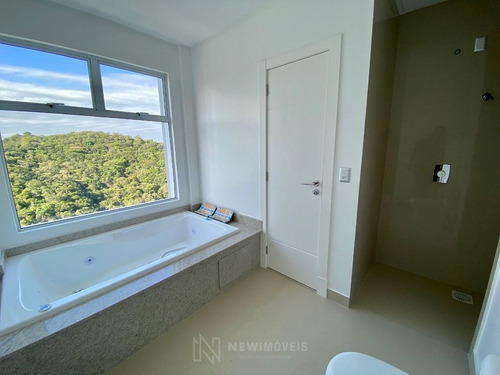 Apartamento Na Quadra Do Mar Com 4 Suítes E 3 Vagas Em Balneário Camboriú - 1065_1