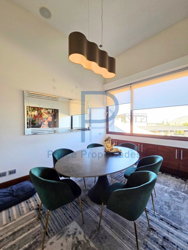 Casa Mediterránea En Prestigioso Y Seguro Condominio