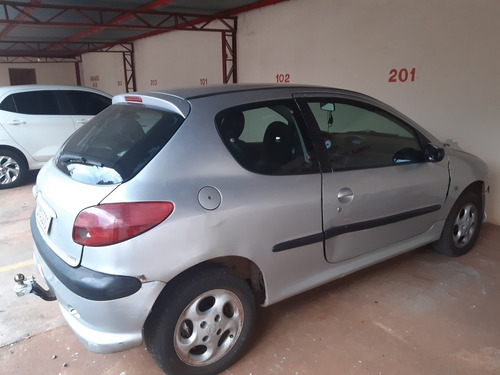 Imagem 2 de 4 de Peugeot 206 2003 1.6 16v Quiksilver 3p