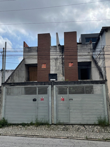 Sobrado Novo - 3 Suítes - 2 Vagas De Garagem - 5 Banheiros - Terraço Com Churrasqueira.