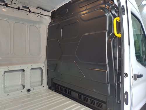 Imagen 13 de 25 de Ford Transit 2.2 Furgón Medio Techo Elevado Venta Directa (f