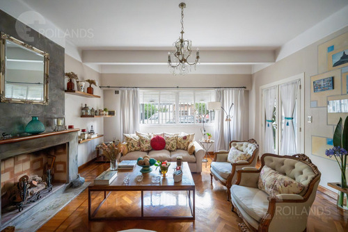 Venta Casa 7 Ambientes Con Patio, Cochera Y Playroom En Almagro