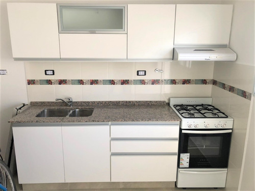 Imagen 5 de 13 de Triplex 3 Amb Con Playroom - Cochera - Fondo // Marmol 837