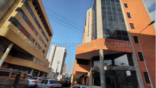 Moderna Oficina En Venta Centro De Barquisimeto. Carrera 18 / 24-19179 As-m