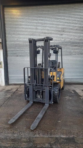 Imagen 2 de 13 de Autoelevador Caterpillar 3500kg Torre Triple Nafta/gas