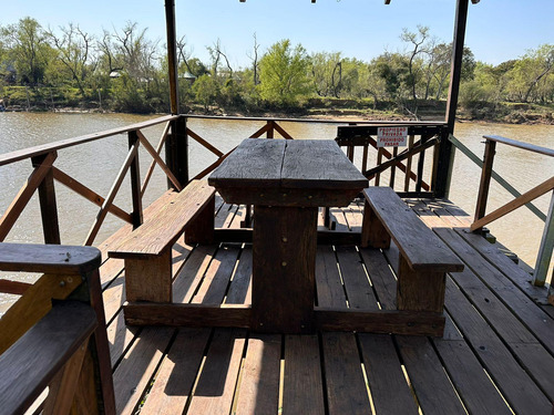 Venta Casa De Tres Dormitorios En Terreno De 19.500 M2 En La Isla, Paraná Viejo
