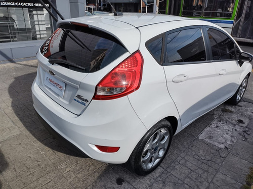 Imagen 10 de 19 de Ford Fiesta Titanium 2013