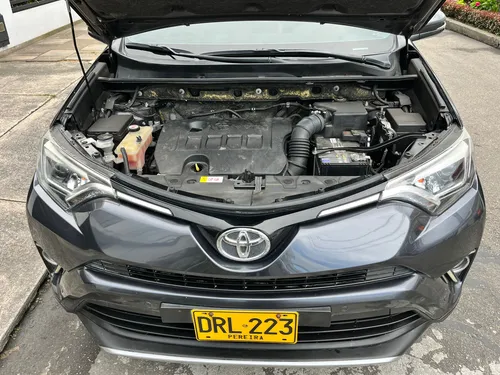 Toyota RAV4 2.0 Street