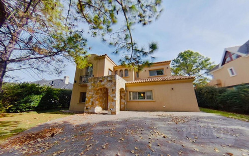 Excelente Casa En Venta O Alquiler En Saint Thomas Sur - Canning