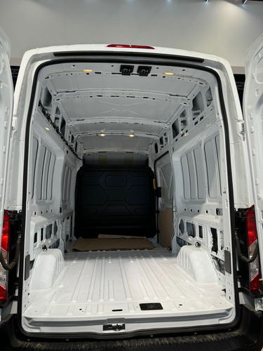 Ford Transit 2.2 Furgon Largo 350l