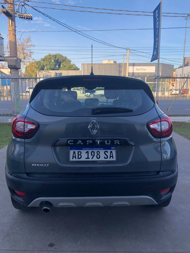 Imagen 2 de 9 de Renault Captur Zen 2.0 2017 // 4632030
