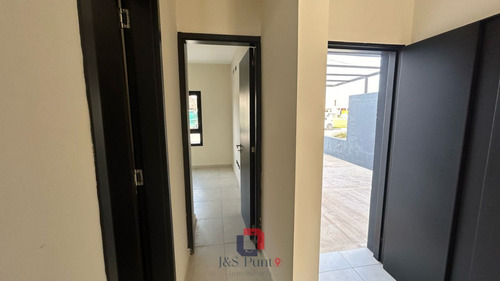 Duplex En Brisas De Manantiales .