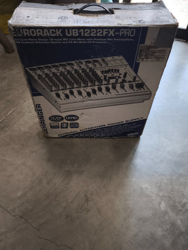 Behringer Eurorack Ub1222fx-pro (Usado)