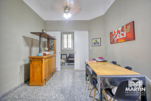 Casa Antigüa Totalmente Reciclada, 4 Ambientes, Depend, Patio. Excelente Ubicación.