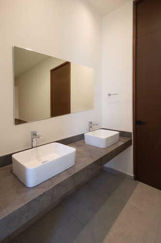 Casa(70) De 3 Recámaras En Venta En Privada Morera, Cholul