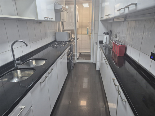 Departamento En Venta De 2 Dorm. En Lo Barnechea. Central.