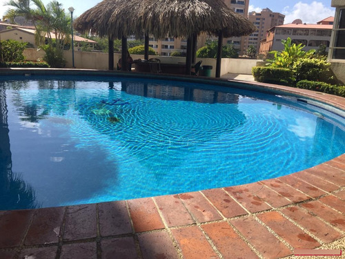 Bello Apartamento En Costa Azul Con Vista Al Mar