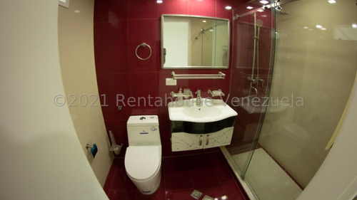 Imagen 13 de 14 de Casa En Venta En Cumbres De Curumo 21-25149 Carolina Fermoso 0424-2083128