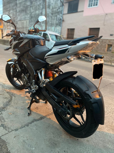 Bajaj Rouser 2014