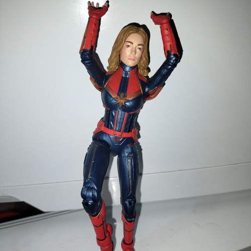 Mattel Marvel Legend Capitana Marvel (Usado)