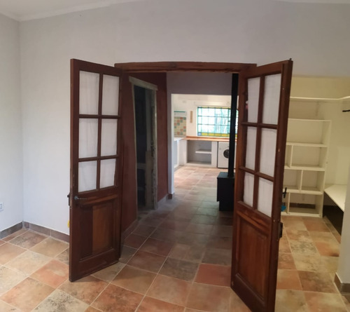 Hermosa Casa Con Parque Y Jardin En Barrio Joven Imperdible