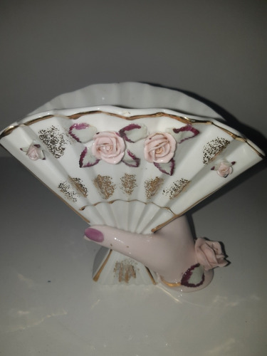 Antiguo Florero En Porcelana Con Decorado De Rosas
