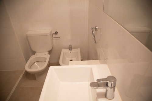 Estrena. Próximo Parque Rodo. Obligado Y 21 De Setiembre, 1 Dorm. Con Placar, A/a, 1 Baño Liv-com Con Salida A Terraza, Al Frente. Piso 11. Vigilancia 24 Hs, Barbacoa, Solarium, Lavadero Comun.