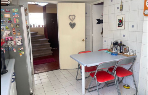 Preciosa Casa, En Excelente Sector Próxima Al Jumbo