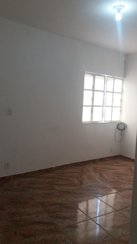 Casa Com Sala 2 Quartos Cozinha Banheiro Corredor E Uma Area