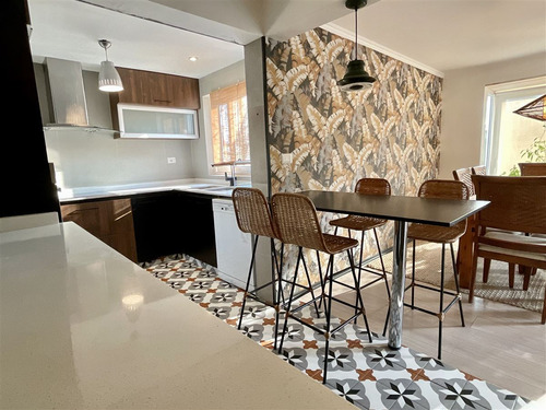 Casa En Venta De 4 Dorm. En Las Condes