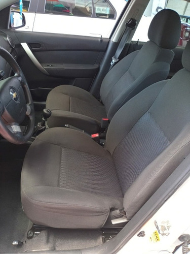 Imagen 10 de 11 de Chevrolet Aveo 2017 1.6 Lt Mt