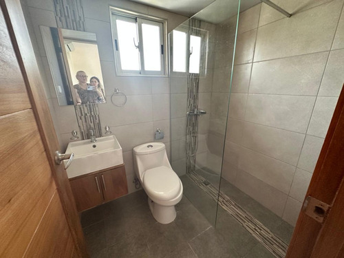 Apartamento De 2 Habitaciones Ubicado En Zona Universitaria