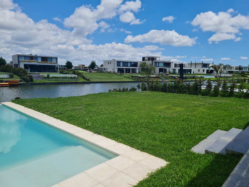 Venta Espectacular Casa Al Agua Virazón A Estrenar