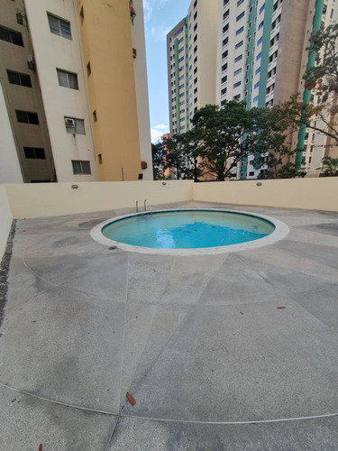 Lorena Inojosa Vende Apartemento En Valles De Camoruco.