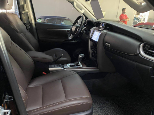 Imagem 12 de 12 de Toyota Hilux Sw4 2.8 Srx 4x4 7 Lugares 16v Turbo