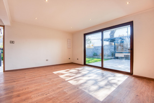 Recién Remodelada, Piscina, Jardin, Vende Sin Comisión!!!
