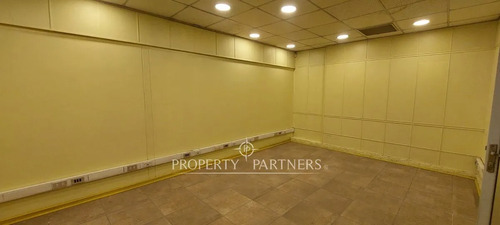 Gran Local En Av. Andrés Bello | Ubicación Privile...