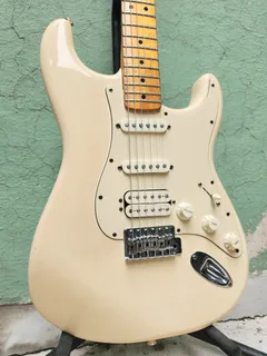 Fender Stratocaster Standard Player Hss White Deluxe Plus