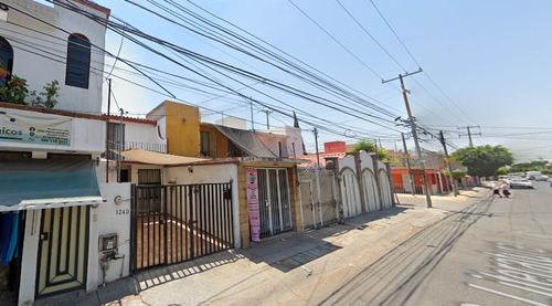 Casa En Remate Bancario En C. Literatura, Ex-hacienda El Tintero, El Tintero, Santiago De Querétaro, Qro. (60% Descuento, Excelente Plusvalía) ¡gran Oportunidad De Inversión! - Sk12