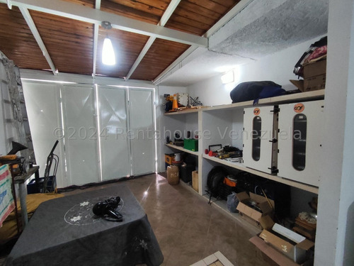 José Trivero Vende Hermosa Casa Ubicada En Excelente Zona De Cabudare, Cuenta Con Tanque Subterraneo