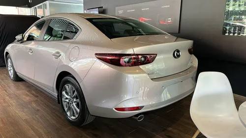 Mazda 3 Sdn Touring At Mhev // Kra 30 // Mcc