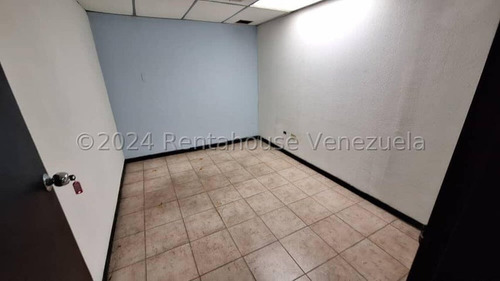 Excelente Oportunidad De Alquilar Una Amplia Oficina En La Urbina, Mls #25-3192