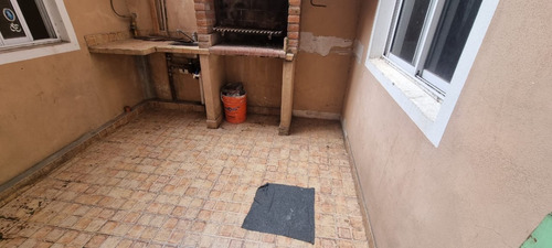 En Venta En Caseros Ph Al Fondo De 3 Amb. Con Patio Y Parrilla Propia. F: 9693