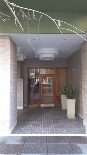 Departamento De 2 Ambientes En Pleno Centro Comercial De Flores - Nuevo Wp De Contacto 1137868438!